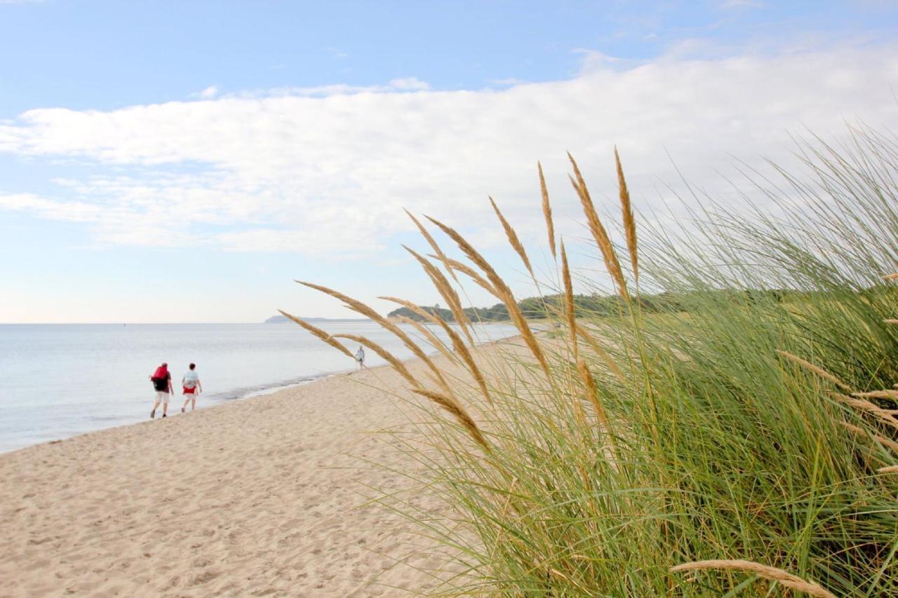 Strandnah Mit Terrasse, Gratis Nutzung Vom Ahoi Erlebnisbad Und Sauna In Sellin - Strandhaus Moenchgut Fewo06 로베 외부 사진