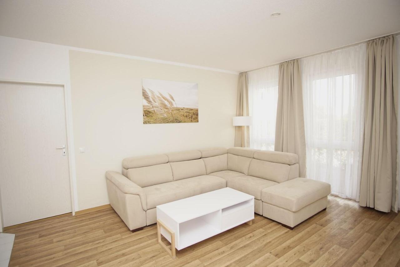 Strandnah Mit Terrasse, Gratis Nutzung Vom Ahoi Erlebnisbad Und Sauna In Sellin - Strandhaus Moenchgut Fewo06 로베 외부 사진