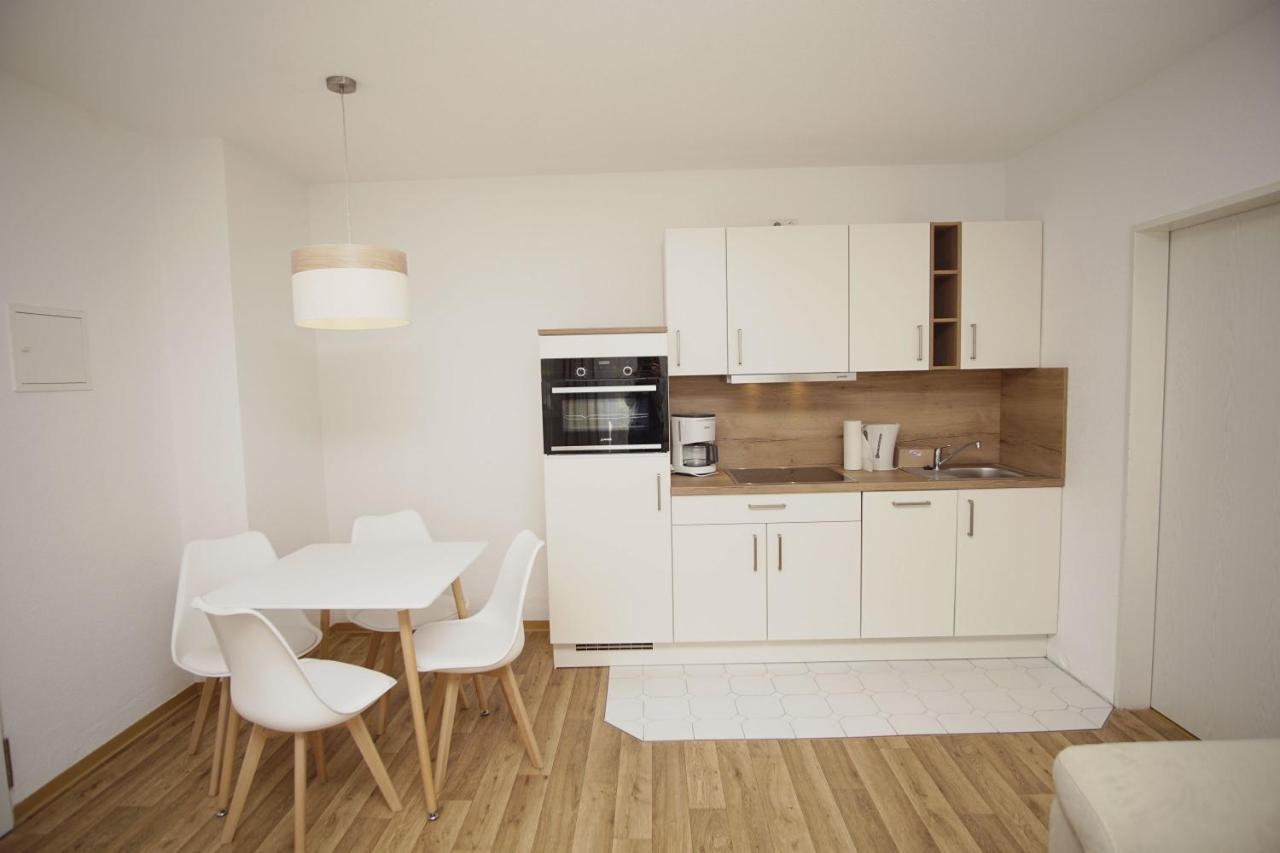 Strandnah Mit Terrasse, Gratis Nutzung Vom Ahoi Erlebnisbad Und Sauna In Sellin - Strandhaus Moenchgut Fewo06 로베 외부 사진