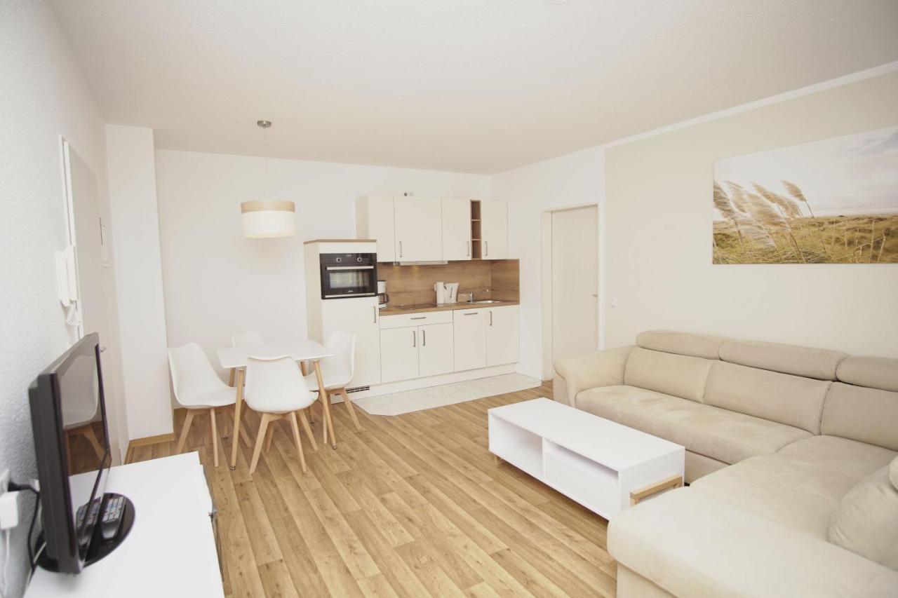 Strandnah Mit Terrasse, Gratis Nutzung Vom Ahoi Erlebnisbad Und Sauna In Sellin - Strandhaus Moenchgut Fewo06 로베 외부 사진