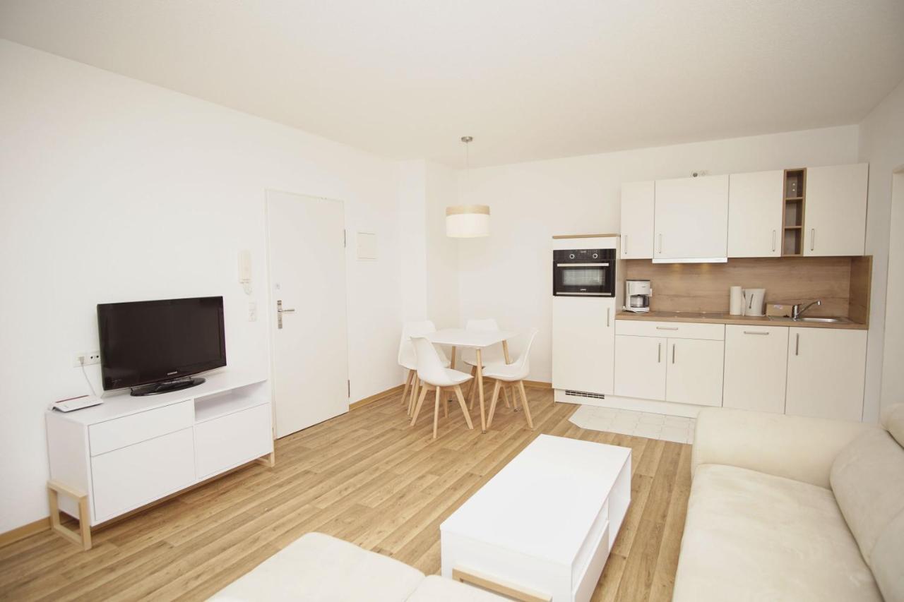 Strandnah Mit Terrasse, Gratis Nutzung Vom Ahoi Erlebnisbad Und Sauna In Sellin - Strandhaus Moenchgut Fewo06 로베 외부 사진